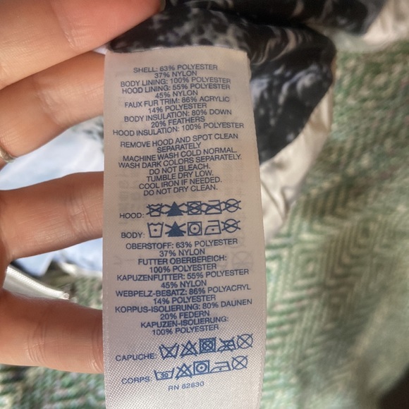 Land’s End silver puffer vest - Picture 8 of 9